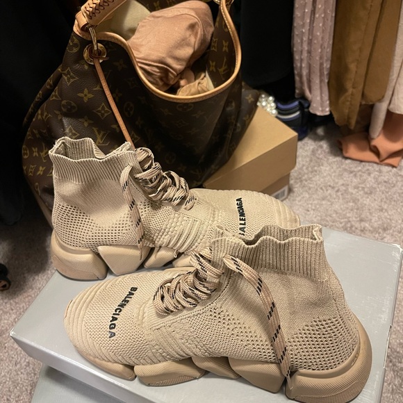 Speed 2.0 balenciaga lace up sneaker. Great condition bust bag, box included.